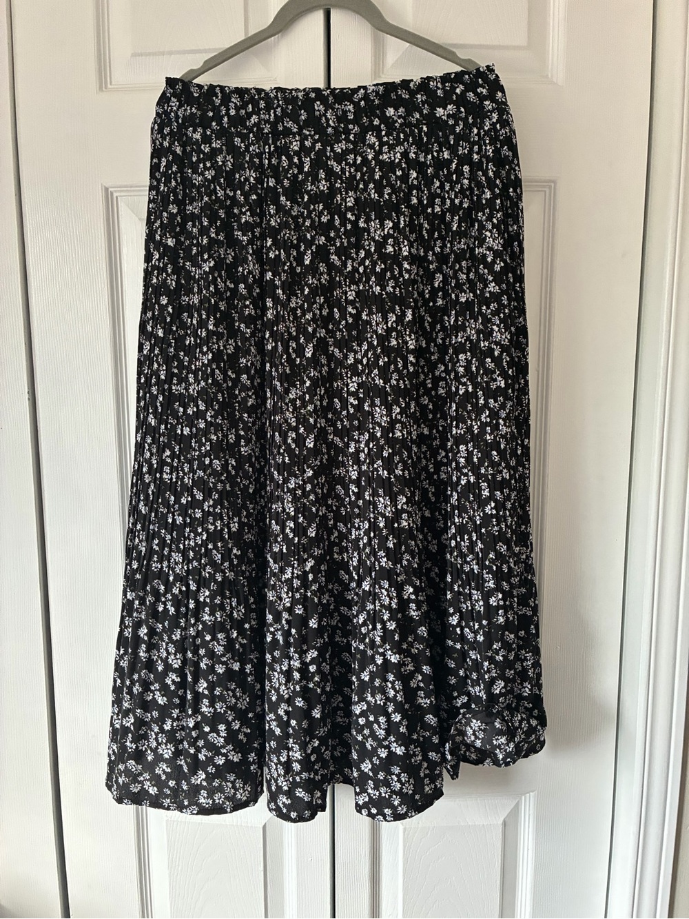 Midi Skirt - Black Floral Pleated